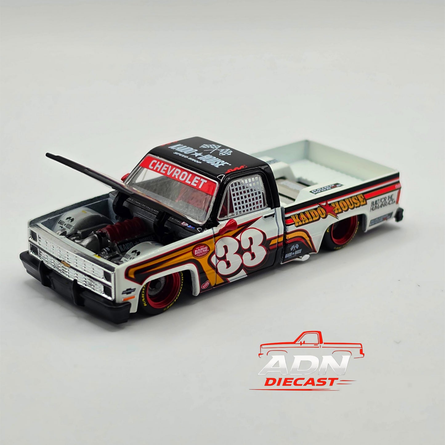 Kaido House x Mini GT Chevrolet Silverado KAIDO Intimidator V1 – White w/ Brown Two-tone - Diecast 1:64